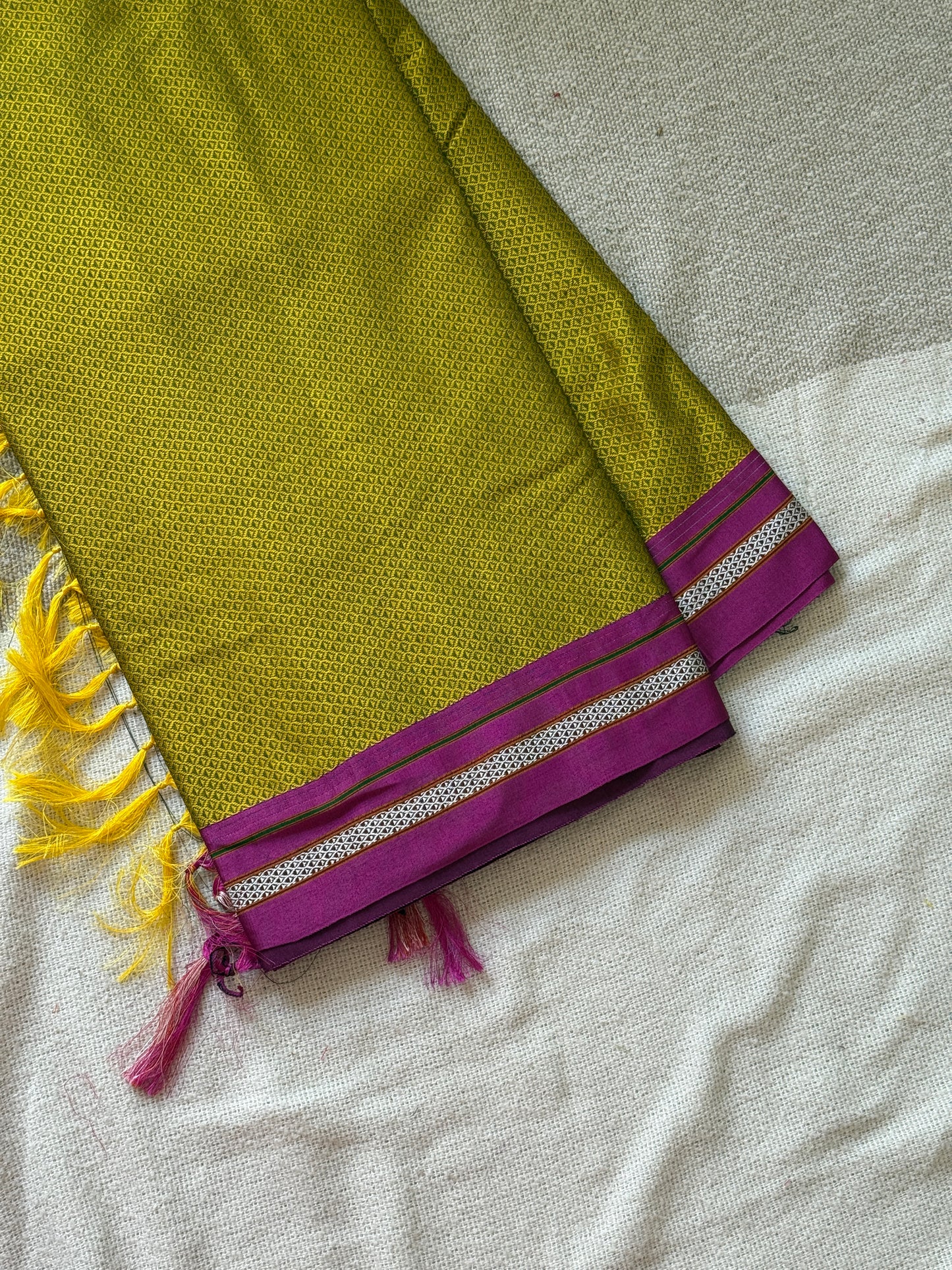 Honecomb Khunn Saree