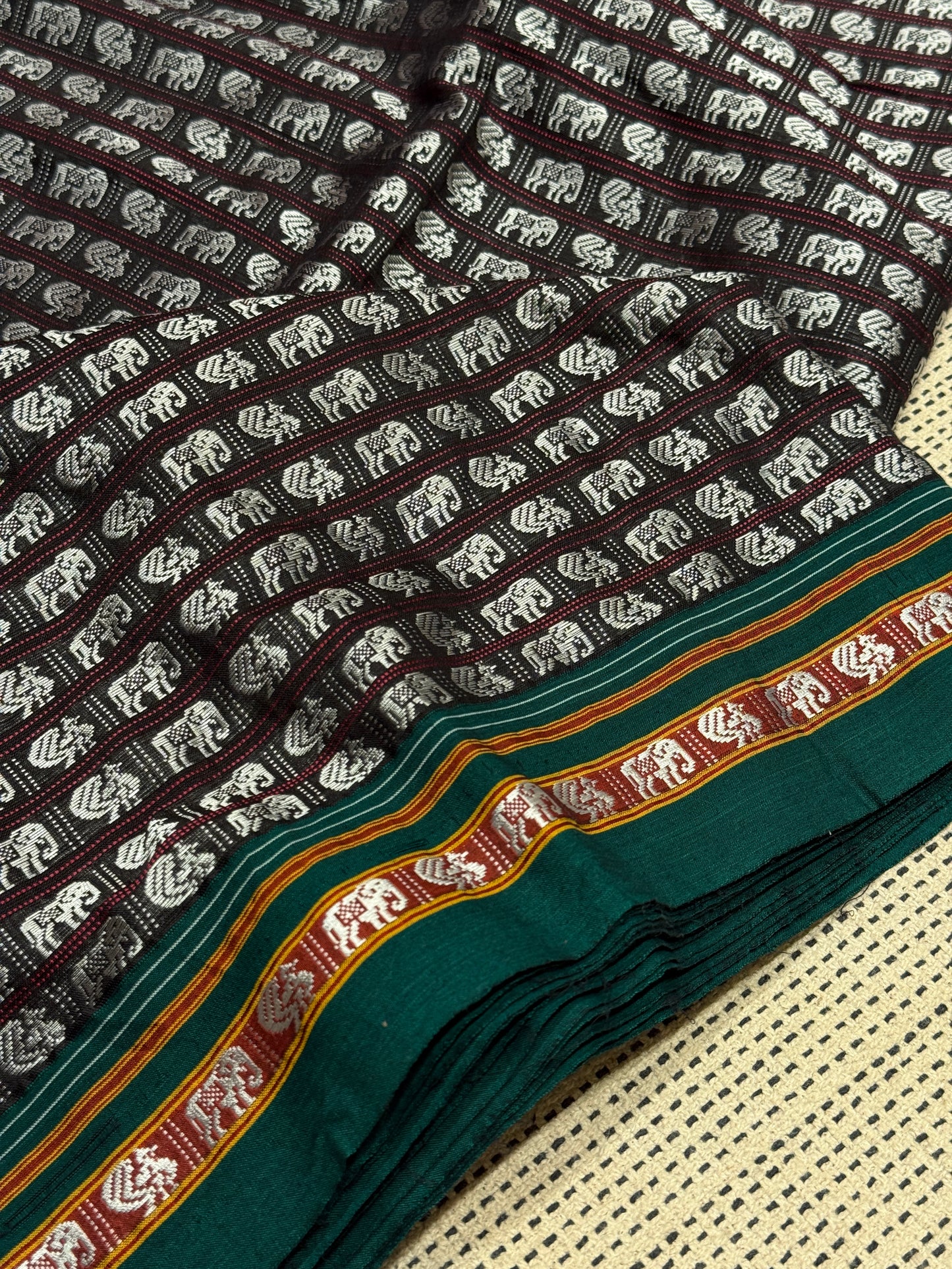 HaatiMor Grey Saree 🌸