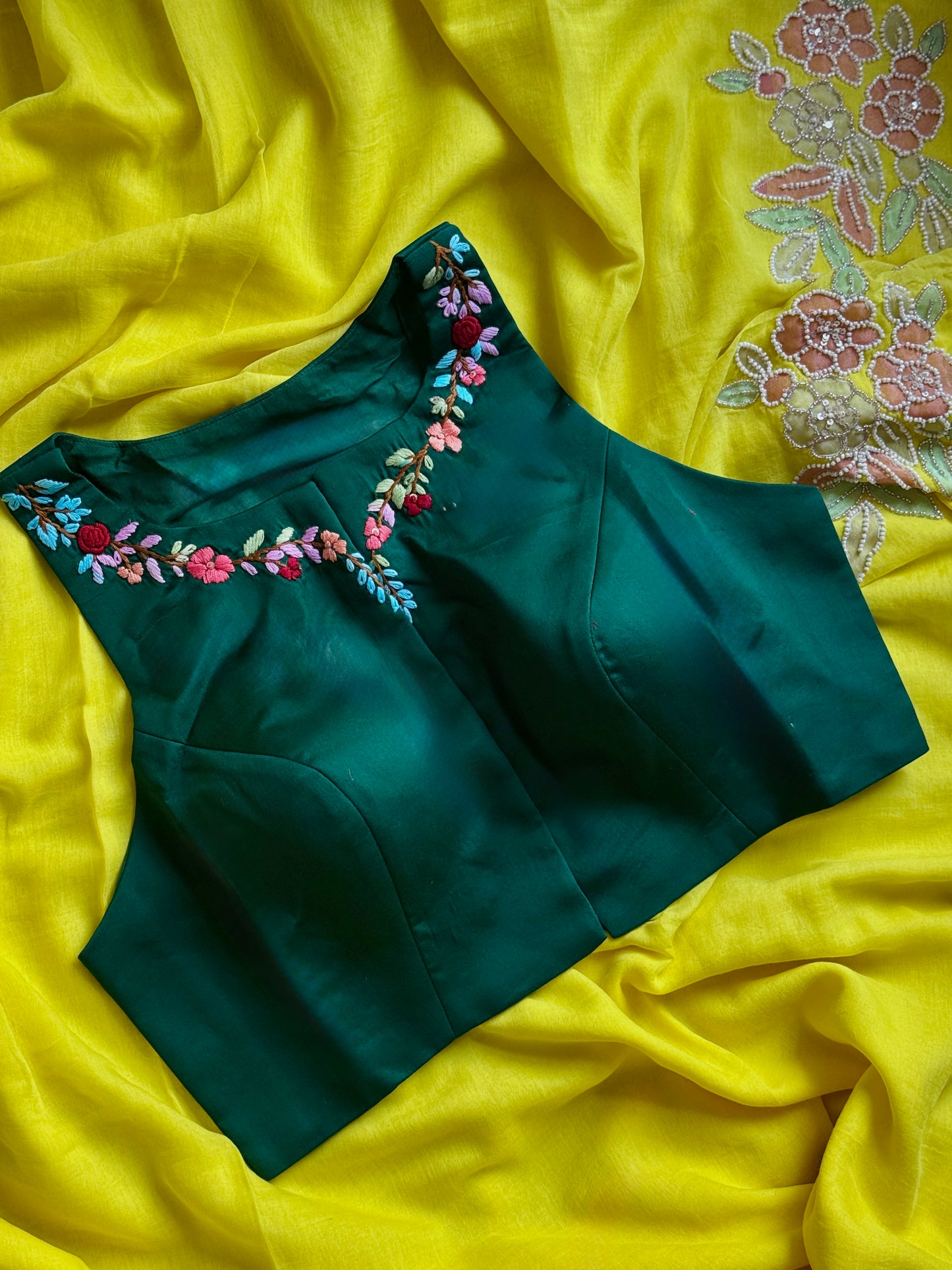 Halter-neck Handwork Blouse