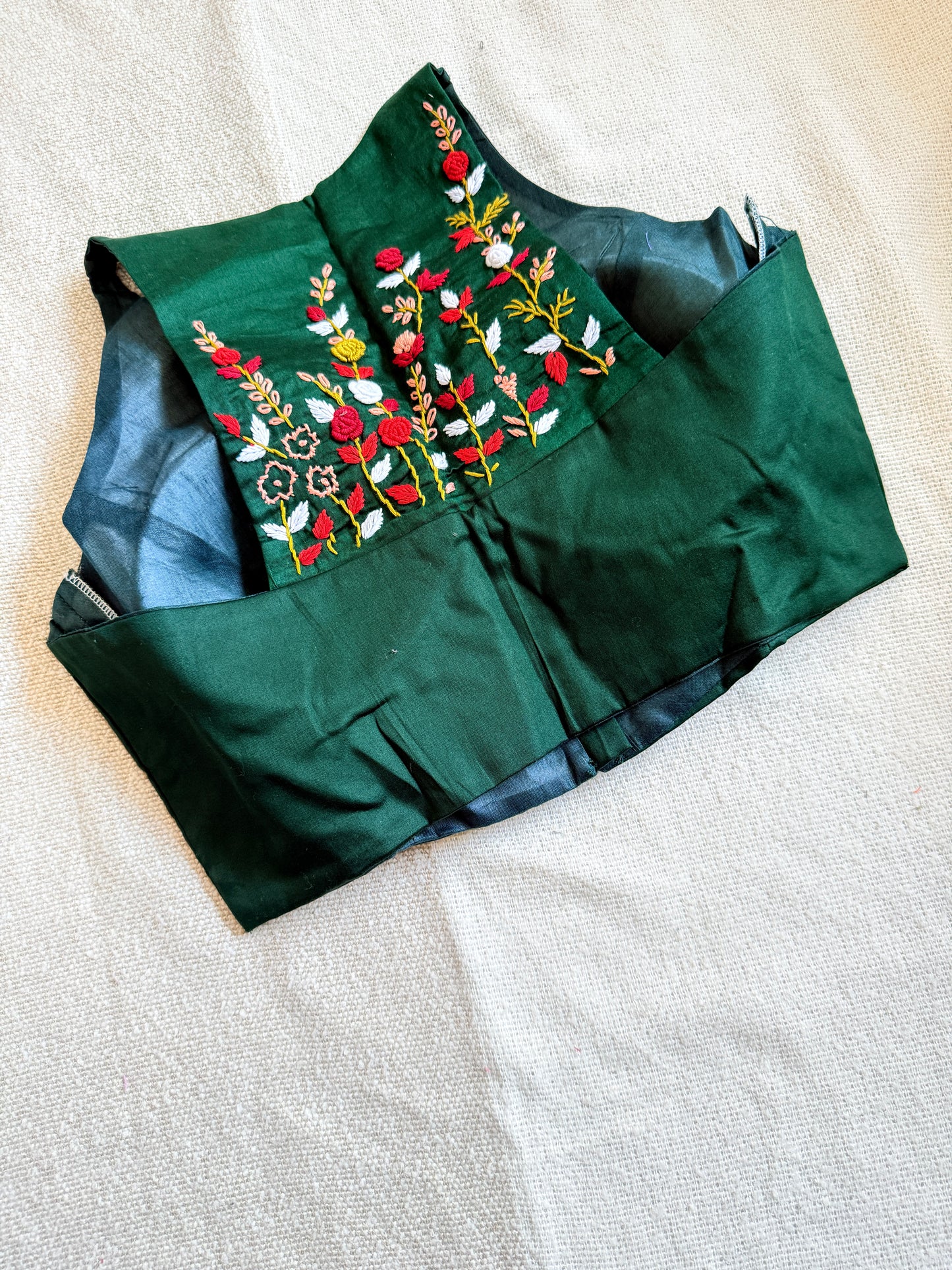 Halterneck Embroidered Blouse 🌸