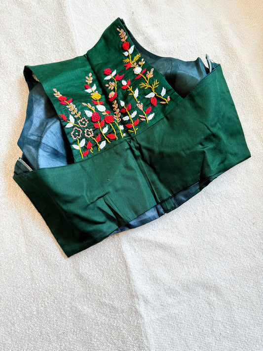 Halterneck Embroidered Blouse 🌸