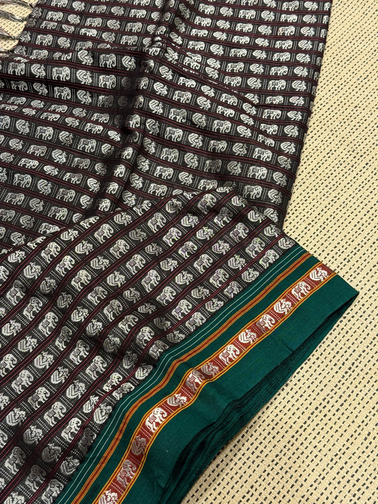 HaatiMor Grey Saree 🌸