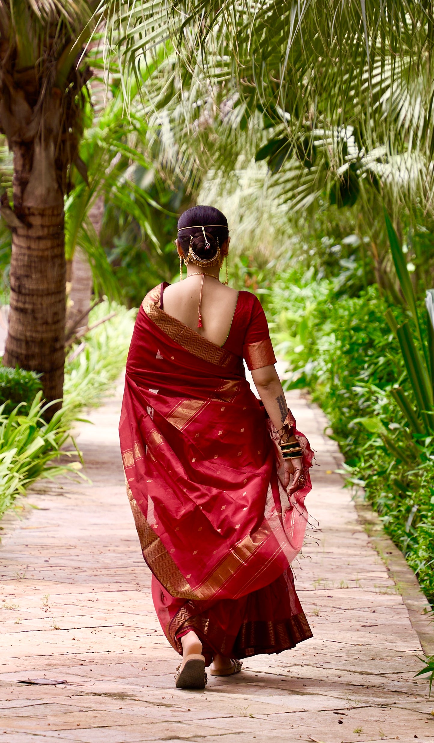 Red Maheshwari Chokha Border Saree