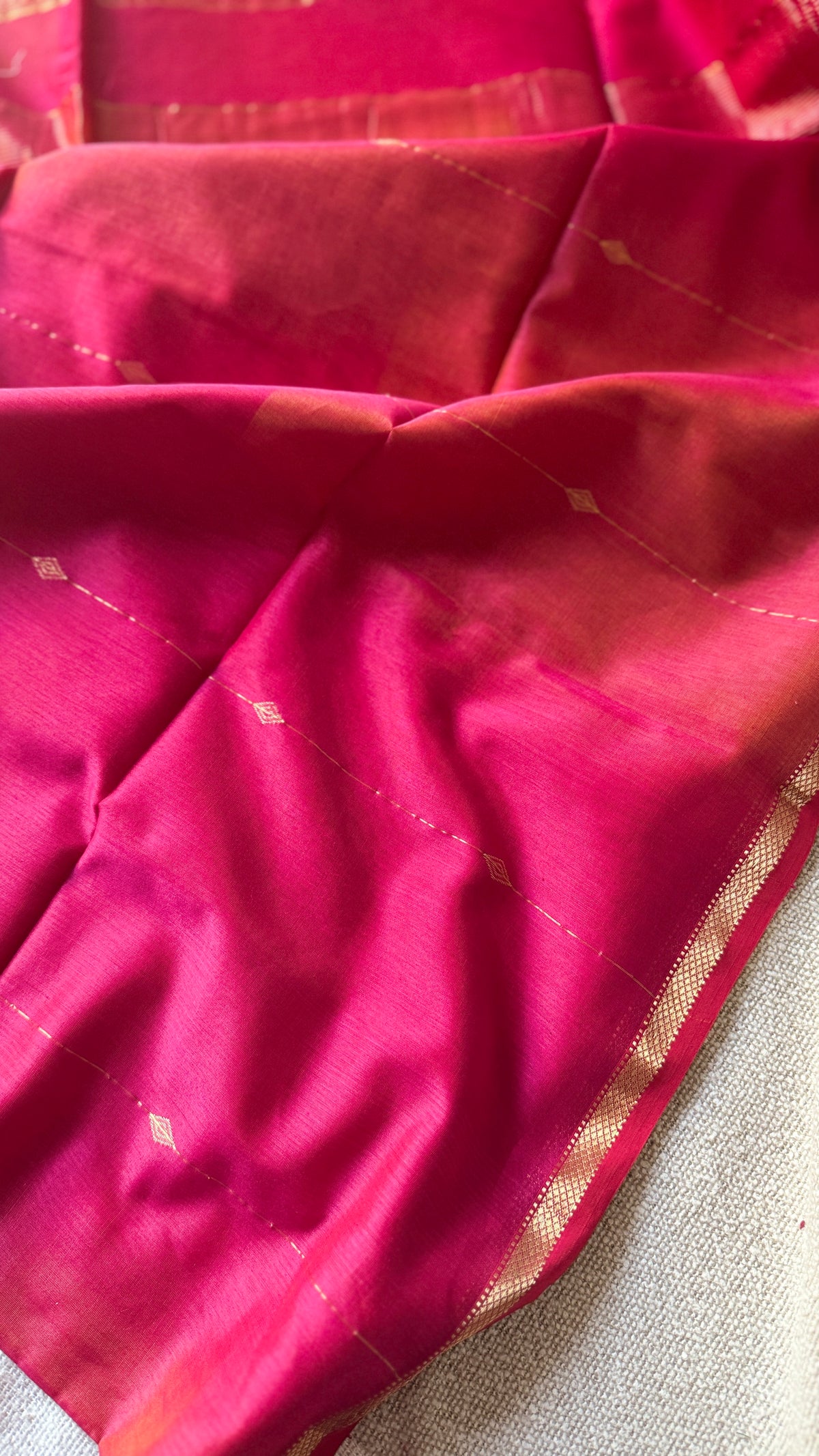 Maheshwari Diamond Butta with Small Border