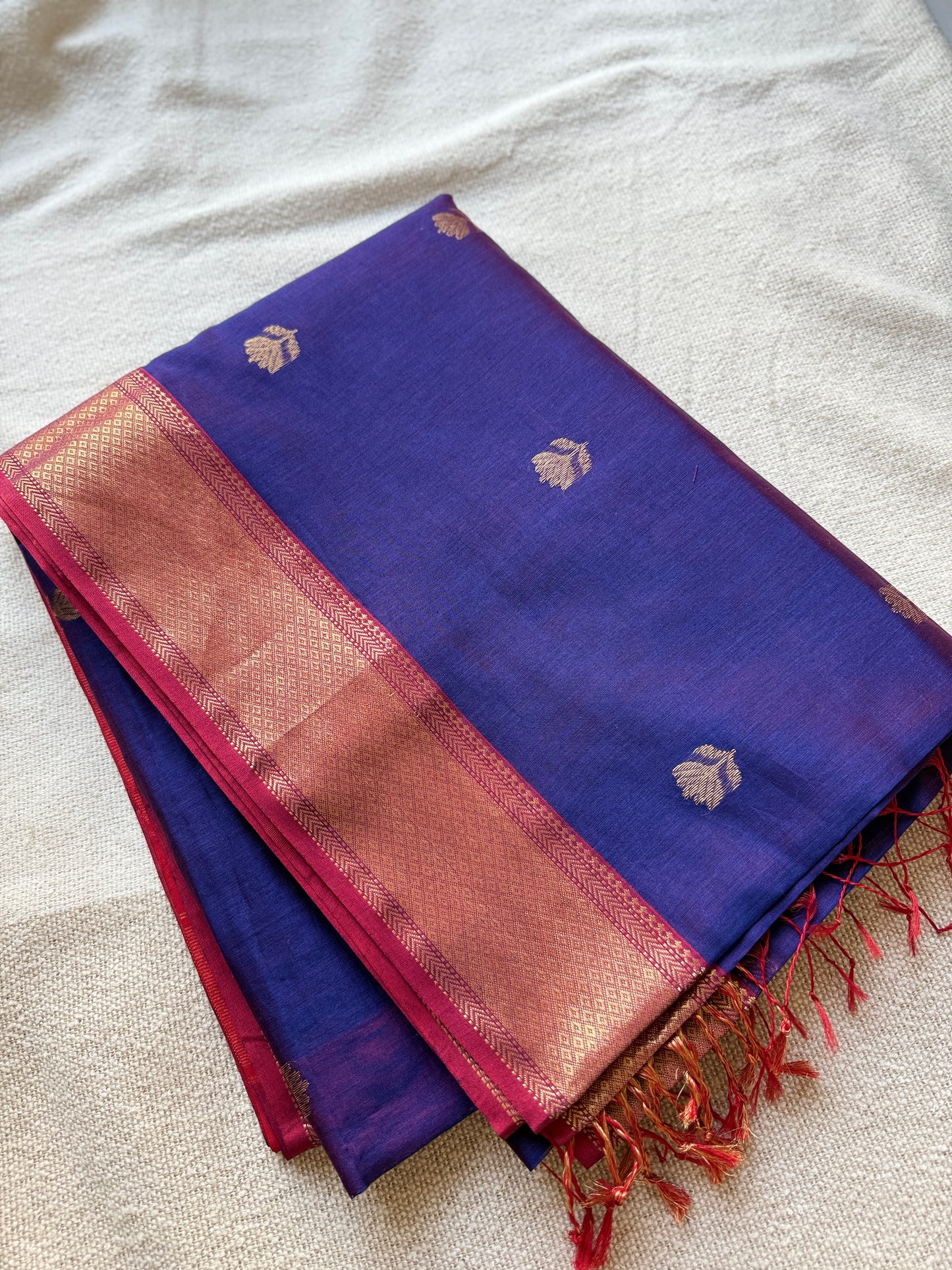 Blue Dual Shade Lotus Motif Maheshwari Saree