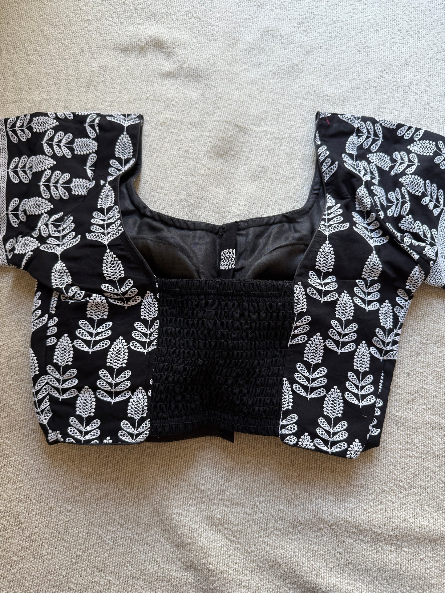 Hakoba Black and White Adjustable Blouse