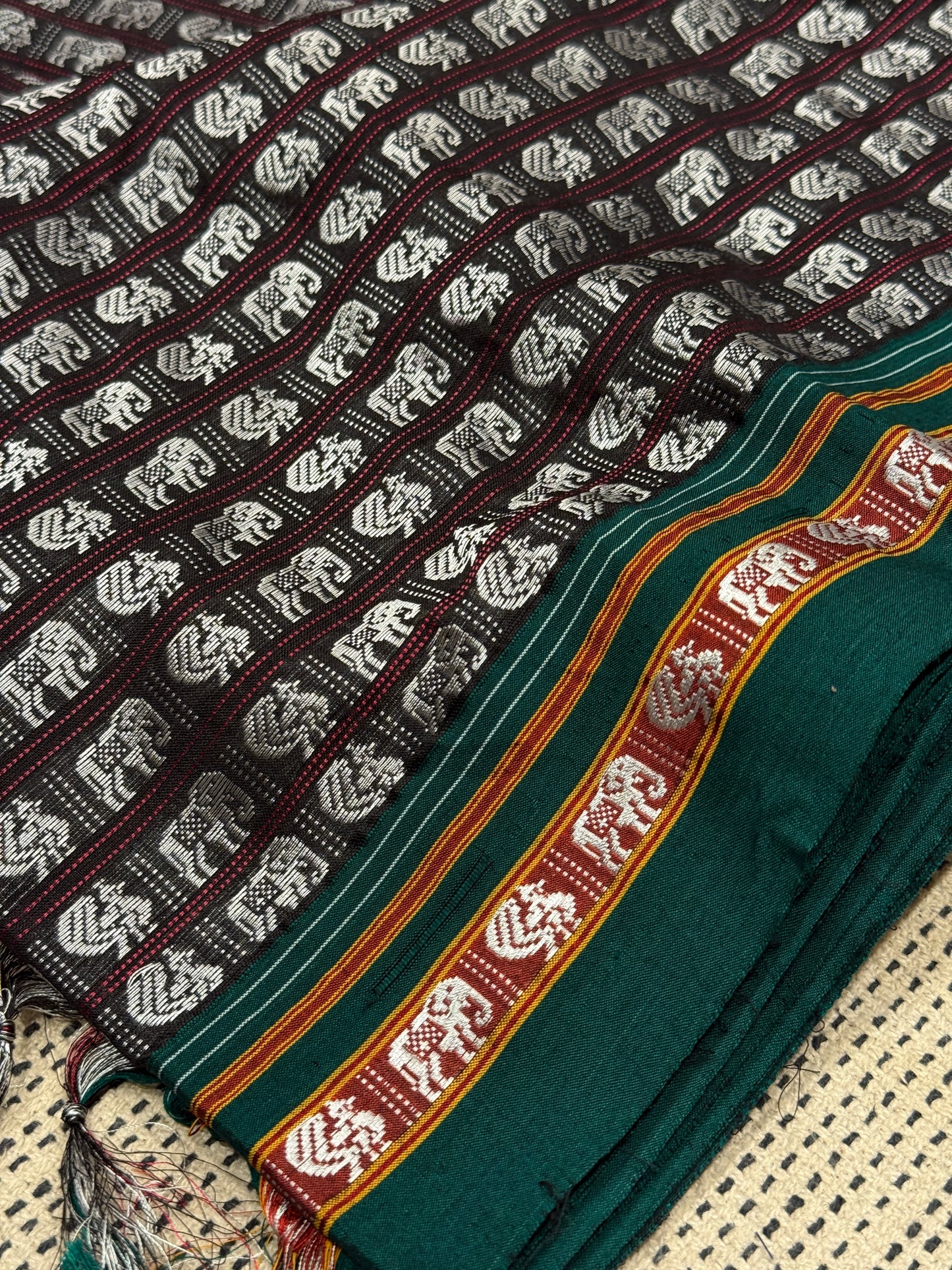 HaatiMor Grey Saree 🌸