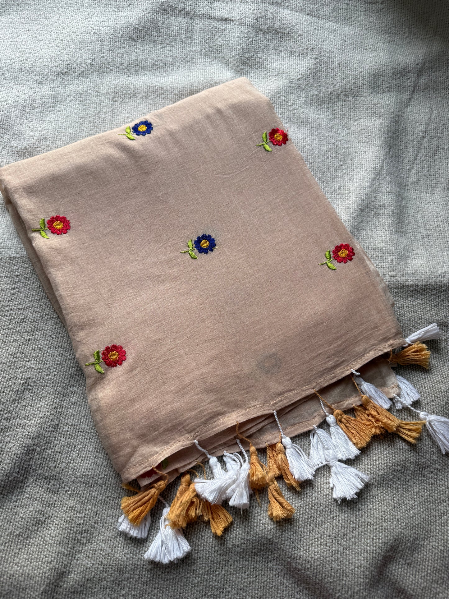 Floral Embroidered Cream Mul Cotton Saree