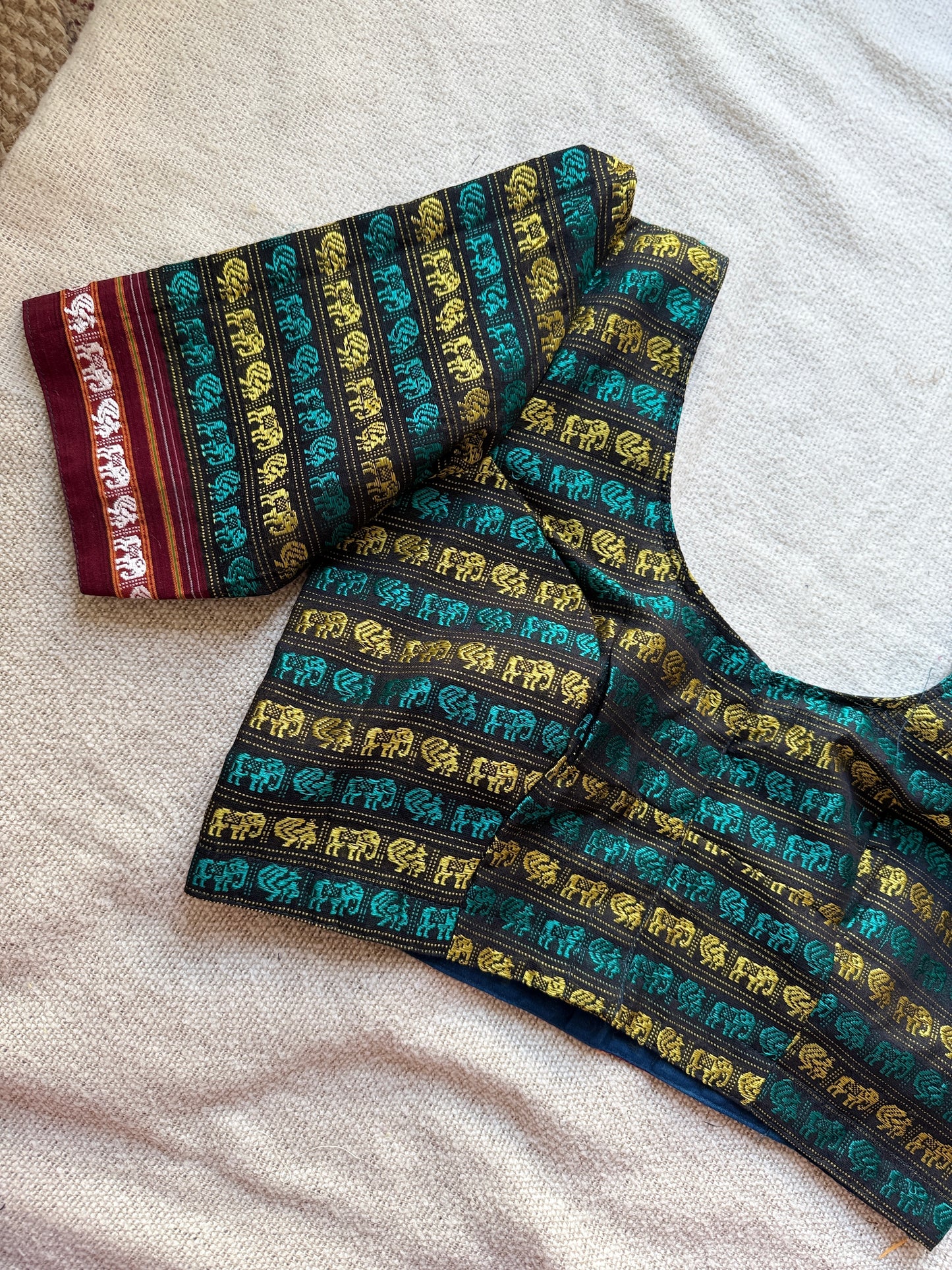 Hati Mor Khun Blouse