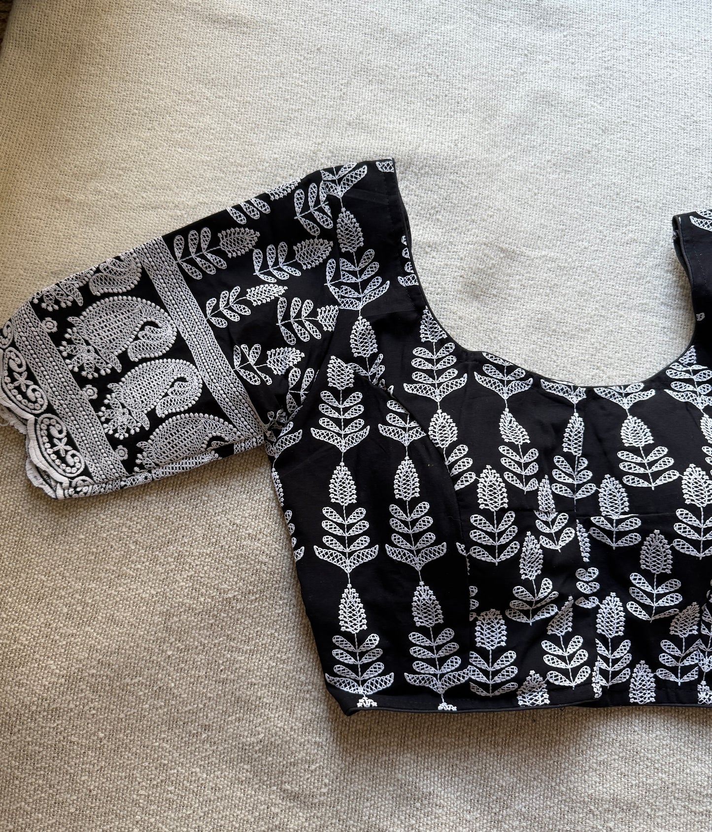 Hakoba Black and White Adjustable Blouse