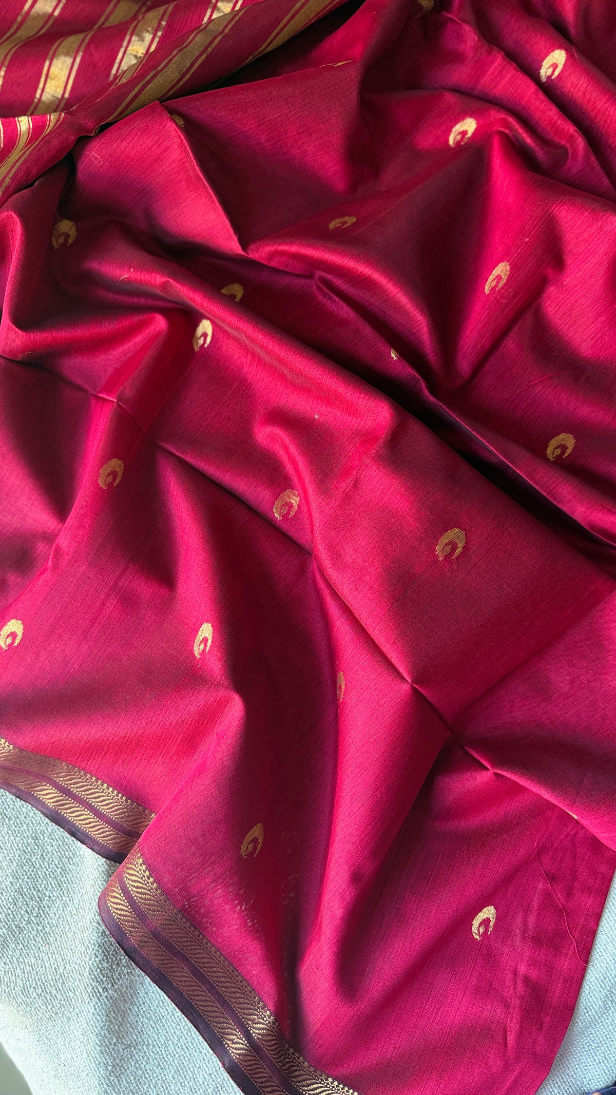 Moon Butta Maroon Maheshwari