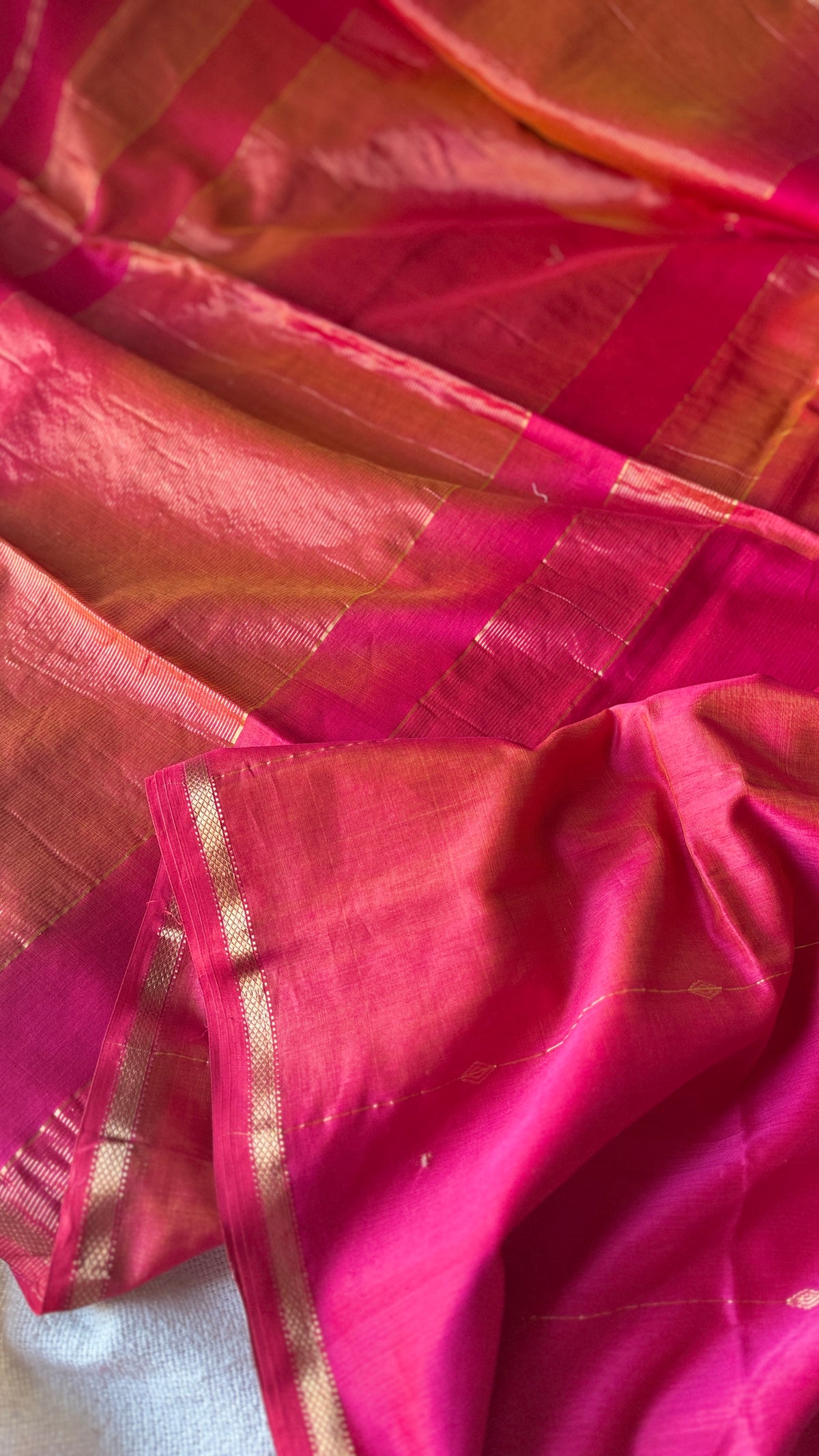 Maheshwari Diamond Butta with Small Border