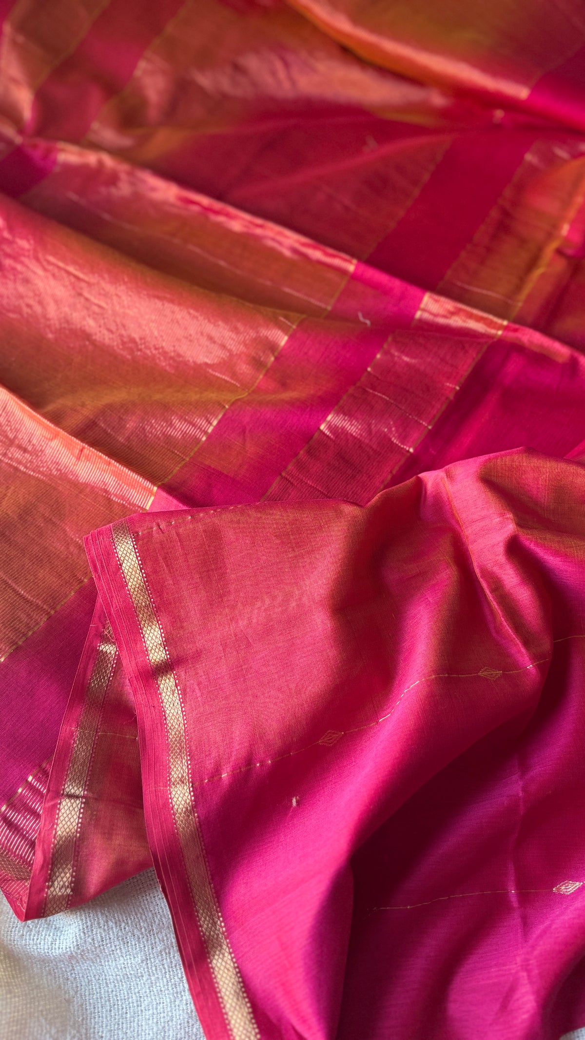 Maheshwari Diamond Butta with Small Border