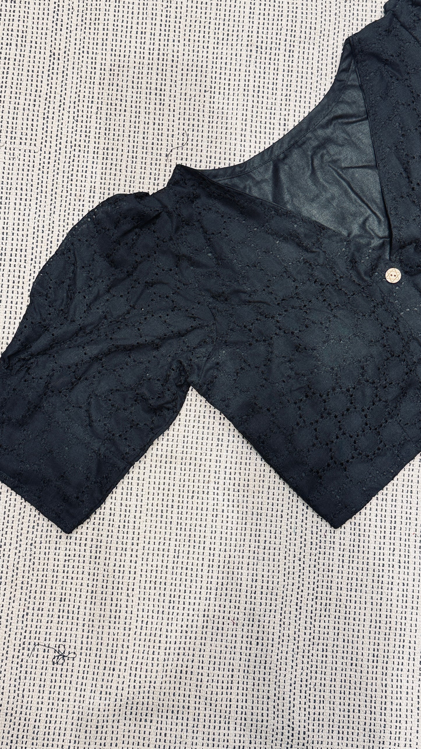 Hakoba (Black) Crop Top /Blouse 🌸