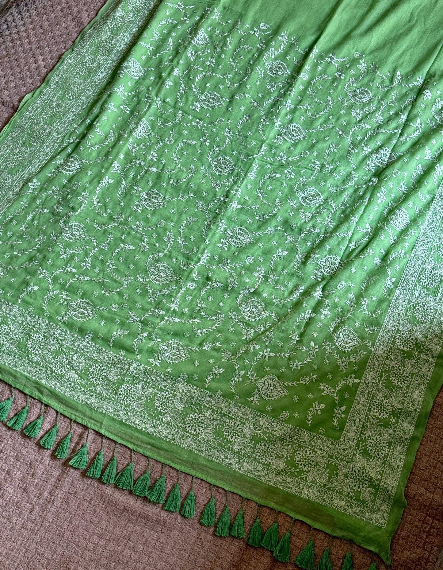 Nazaakat (Nakshi) 🌸 Parrot Green