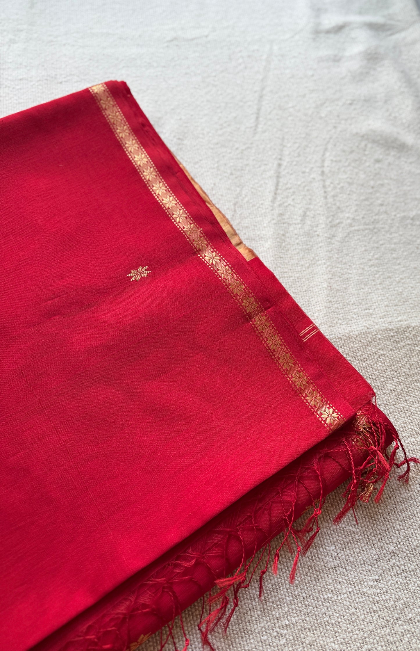 Small Border Zari Pallu Red Maheshwari Saree
