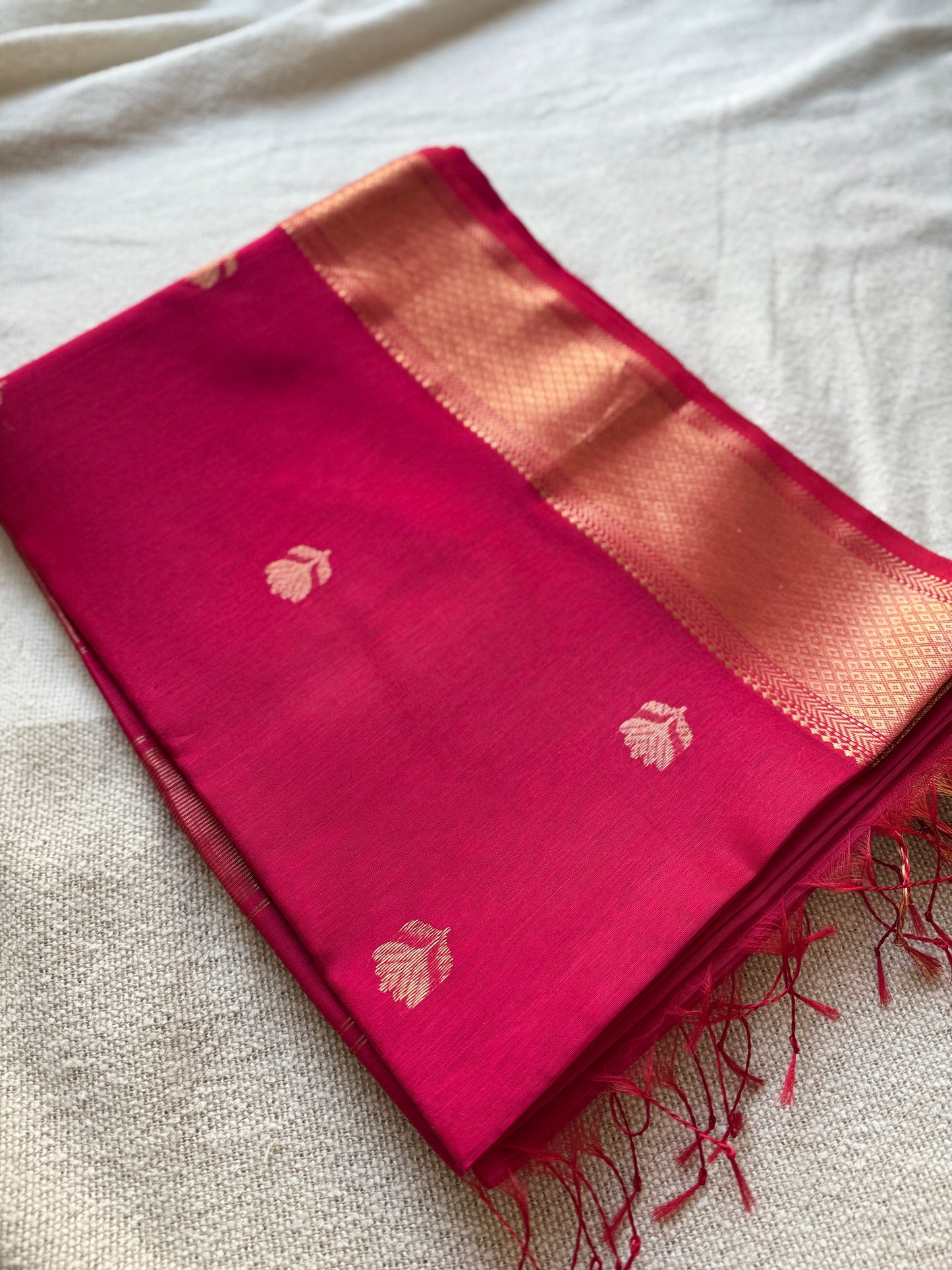 Rani Pink Lotus Motif Maheshwari Saree