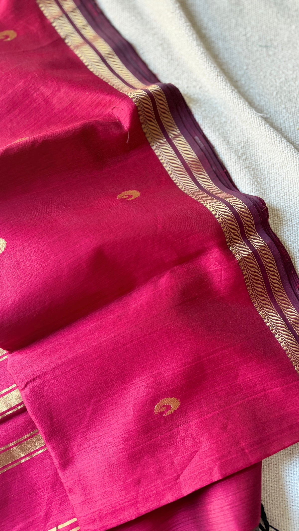 Moon Butta Maroon Maheshwari